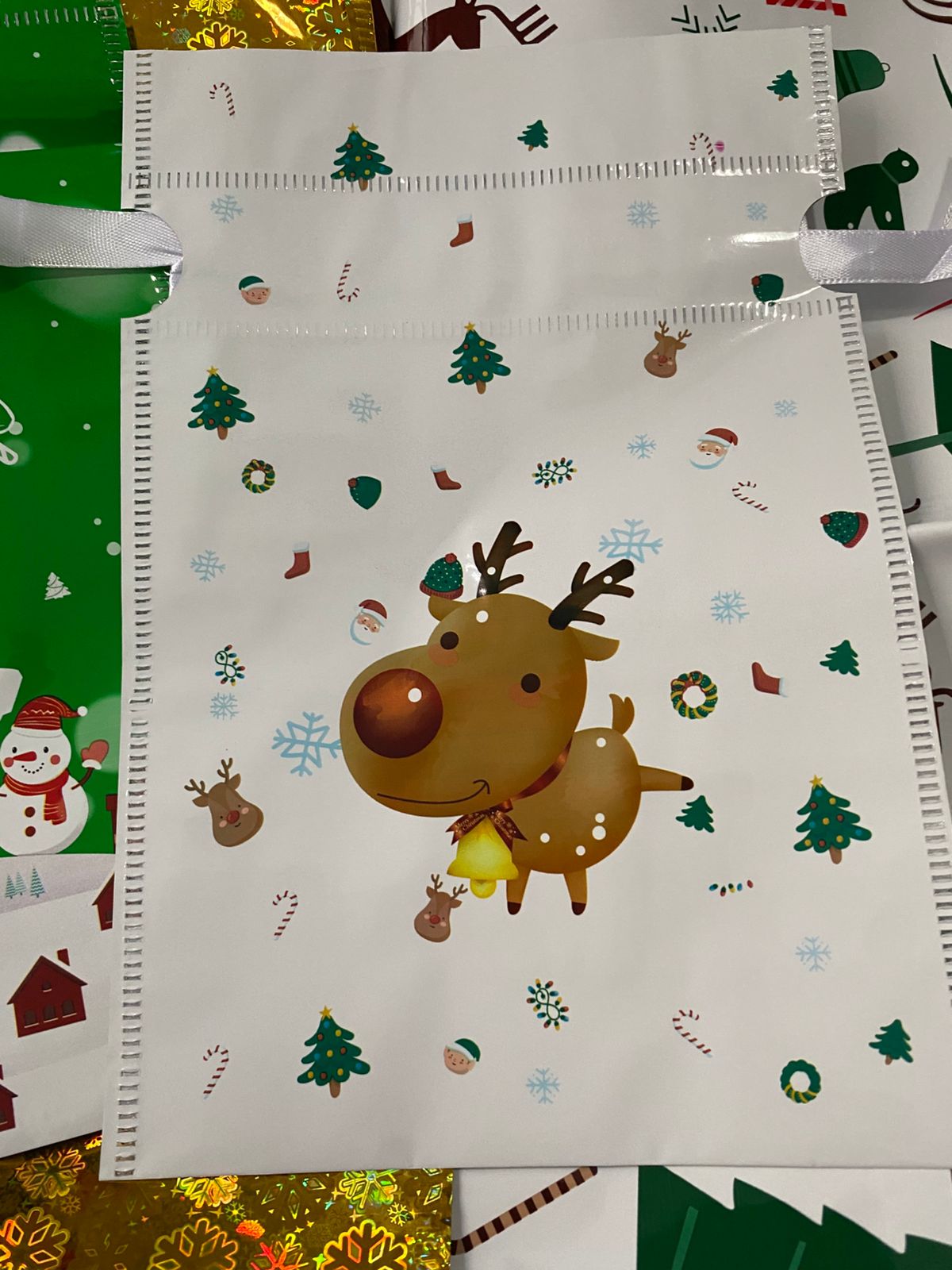 6 Bolsas para Regalo Navideño Varios Tamaños en el Paquete.